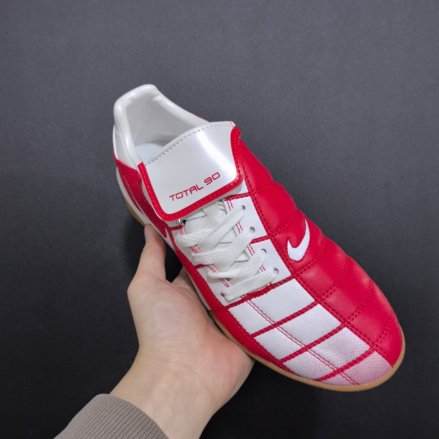 Total 90 tongue futsal (Red & white)