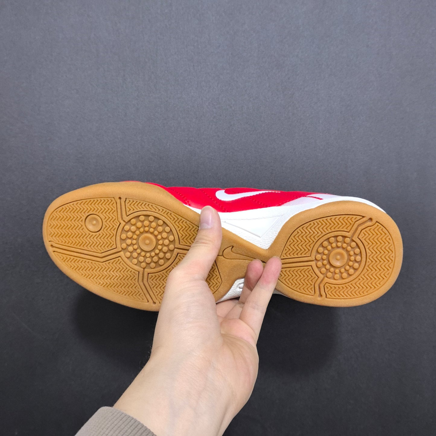 Total 90 tongue futsal (Red & white)