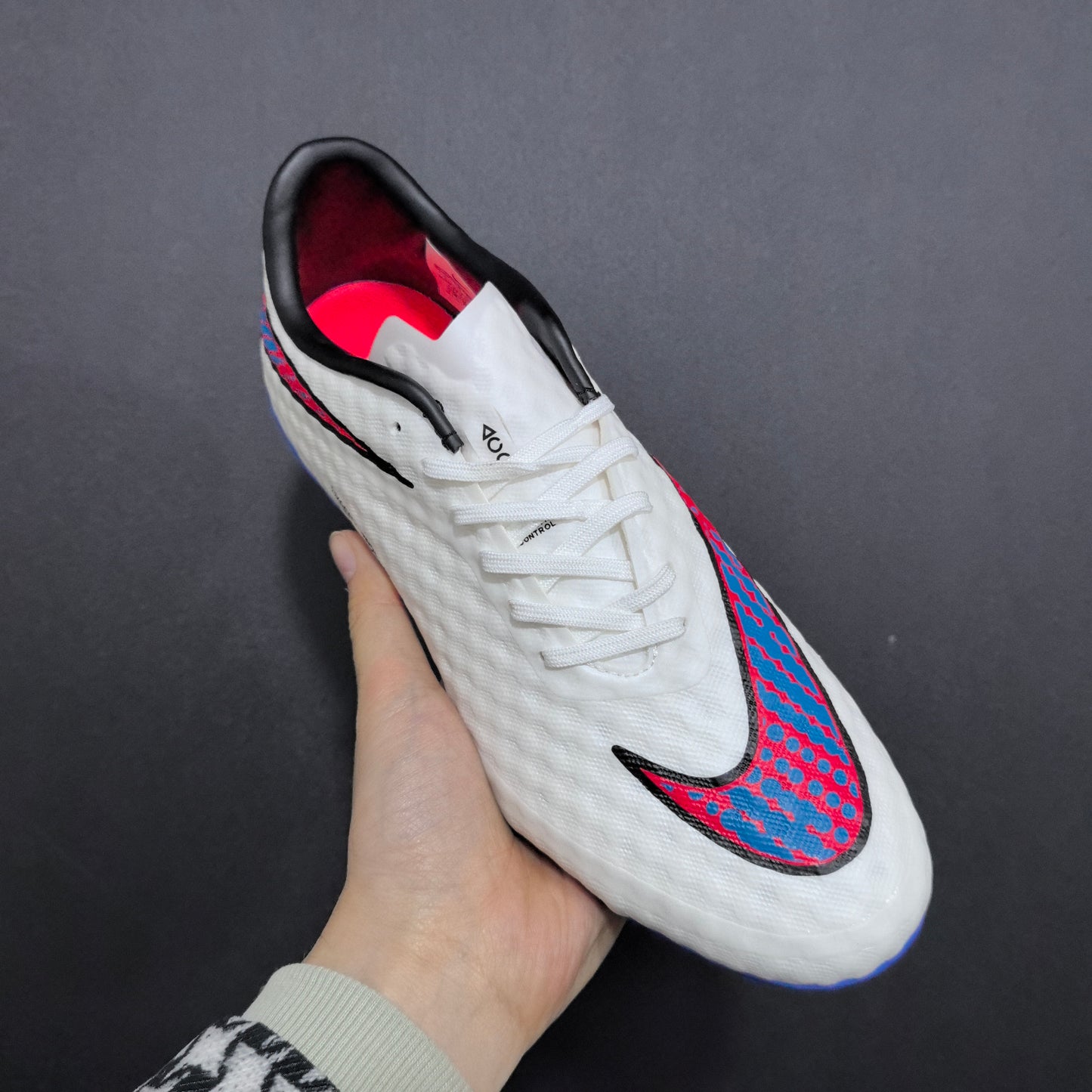Hypervenom phantom FG Acc (white & blue)